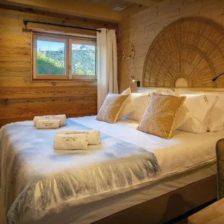 Serbijanka Alpine Retreat With Hammam Sauna And Jacuzzi For 14 Gueststs בקתה